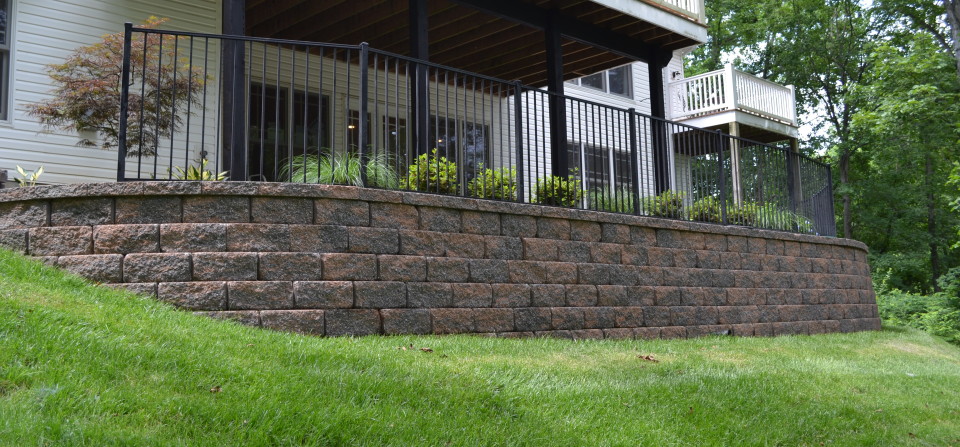 Lances-Landscaping-Retaining-Walls-St-Louis-960x447